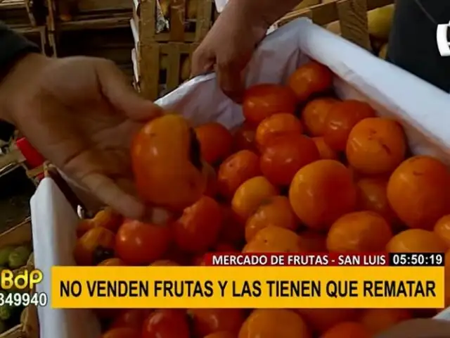 Crisis en Mercado de Frutas de San Luis: Tienen que rematar productos al no poder venderlos