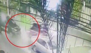 ¡Persecución de película en SJL!: patrullero impacta contra vehículo robado para capturar a ladrón