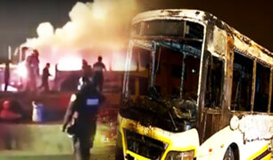 El Agustino: Bus de transporte público se incendia y queda hecho chatarra