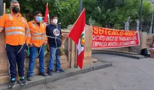 Las Bambas: trabajadores de la empresa minera se han encadenado y anuncian huelga de hambre
