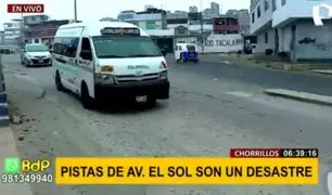 Como un campo de guerra: pistas con huecos ponen en peligro a conductores en Chorrillos