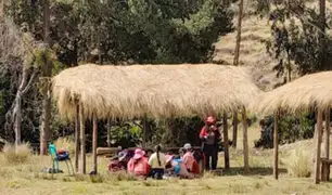 Cusco: niños reciben clases en chozas debido a que escuela está a punto de colapsar tras sismo