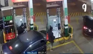 Reiteradas veces: captan a sujeto abastecer de gasolina su auto y huir sin pagar en Trujillo