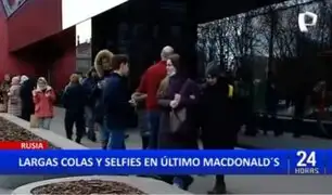Entre largas colas y selfies: Ciudadanos de Moscú despiden a McDonald's por su último día en Rusia