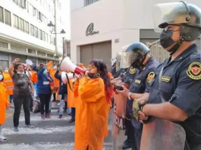 Obreros de limpieza pública protestan exigiendo a municipio de Lima mejores condiciones laborales