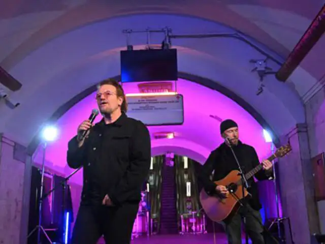 U2 se solidariza con Ucrania: cantante Bono ofrece concierto sorpresa en el metro de Kiev
