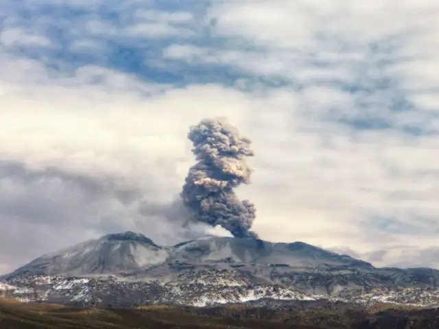 IGP emitió alerta naranja por actividad en volcán Sabancaya de Arequipa