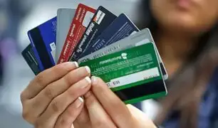 Para competir con bancos: cajas podrían emitir tarjetas de crédito para menores tasas de interés