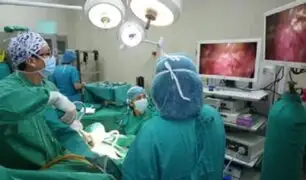 Mujer fue al hospital por dolor de estómago y terminó siendo operada por tumor de 7 kilos
