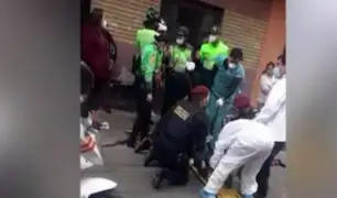 SMP: motociclista atropella a policía de tránsito al intentar evadir intervención