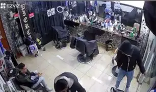 Se robaron hasta las máquinas: Delincuentes asaltan barbería y se llevan 3 mil soles
