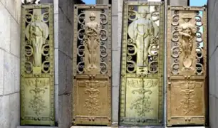 Inician las investigaciones del robo de puertas de bronce de monumento en Campo de Marte