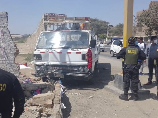 Chiclayo: chofer pierde control de su camioneta y choca contra pared de colegio