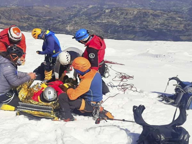 ¡Se salvan de morir! Heridos dos montañistas polacos tras avalancha en el nevado Huascarán