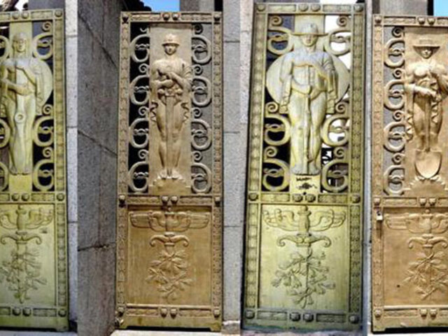 Jesús María: Desaparecen cuatro puertas de bronce de monumento ubicado en el Campo de Marte