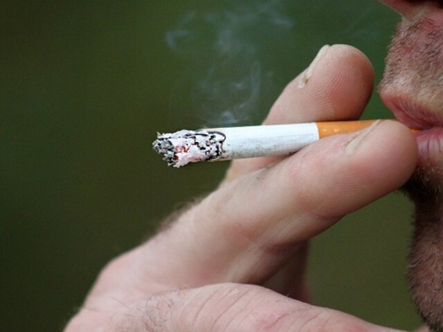 ¡Atención! Consumo de cigarrillos aceleraría el envejecimiento ocular
