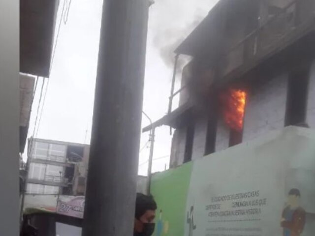 Barrios Altos: Reportan incendio en inmueble clausurado conocido como "El Buque"