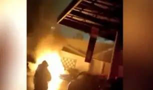 Surquillo: voraz incendio deja dos autos de alta gama en cenizas