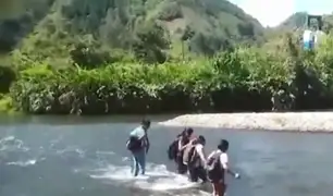 Oxapampa: piden reparar puente para que escolares eviten cruzar río al ir a la escuela