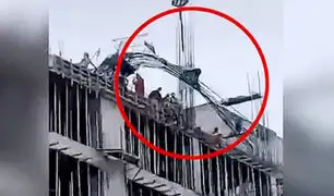 ¡Fierros le salvan la vida! obrero queda suspendido a 30 mtrs en edificio en construcción