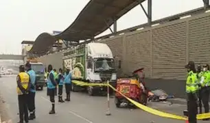 Mototaxista muere tras chocar contra camión en SJM: víctima conducía en dirección contraria