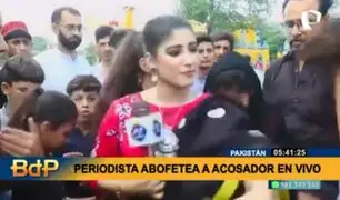 Reportera pakistaní propina bofetada a joven durante transmisión en vivo
