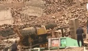 Carabayllo: máquina retroexcavadora cae sobre cementerio y destruye 20 nichos