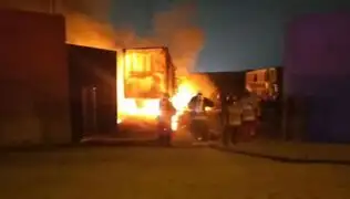 Tacna: 10 buses y 5 containers de conocida empresa de transporte se incendian