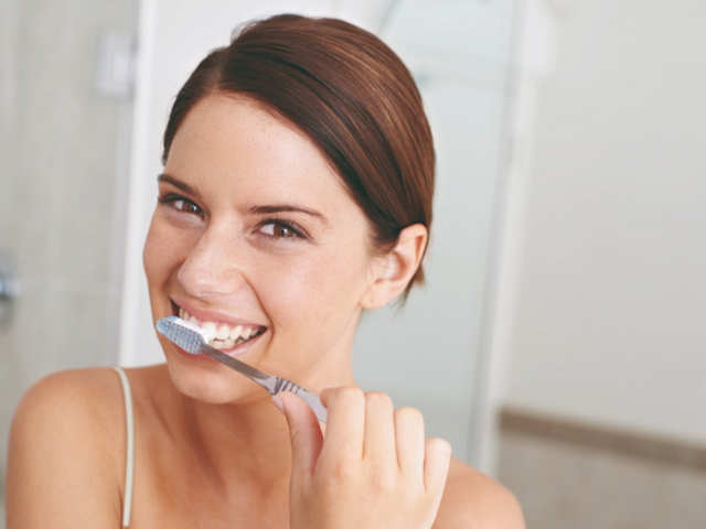 Consejos para elegir el cepillo adecuado para tu boca y cómo cuidarlo