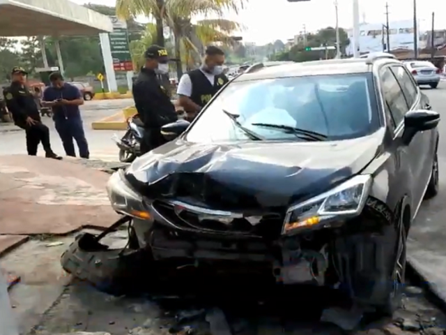 Iquitos: coronel de la PNP en presunto estado de ebriedad provoca accidente de tránsito