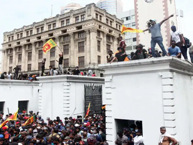 Sri Lanka: presidente huye de palacio minutos antes que sea tomado por cientos de manifestantes