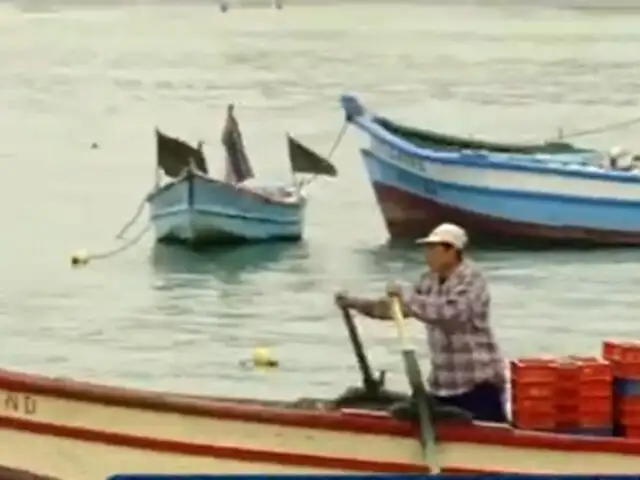 Pescadores y comerciantes son perjudicados debido al oleaje anómalo que aleja peces de la costa