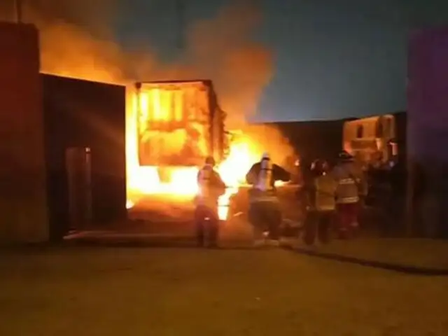 Tacna: 10 buses y 5 containers de conocida empresa de transporte se incendian