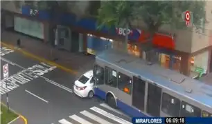 Choque en Miraflores:  bus de Corredor Azul y automóvil particular protagonizaron accidente