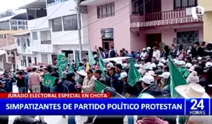 Partido político protesta frente al Jurado Electoral Especial de Chota por no ser admitidos
