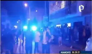 Huyeron despavoridos: adolescentes rompen  puertas en una discoteca para escapar de  operativo