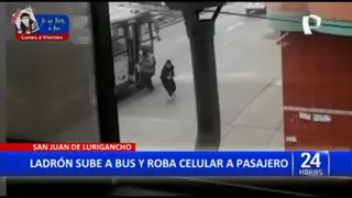 SJL: Graban a delincuente robando celular a bordo de un bus de transporte público