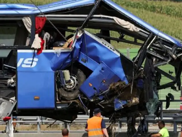 Croacia: 12 muertos y 31 heridos deja despiste de ómnibus que trasladaba peregrinos polacos