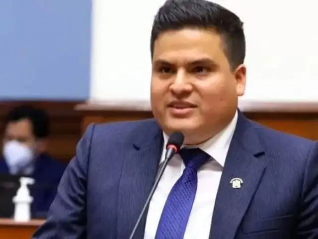 Diego Bazán: “La Mesa Directiva le ha lanzado un salvavidas al ministro Geiner Alvarado”