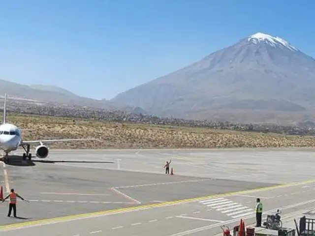 Arequipa: pasajero de avión generó alarma entre los pasajeros al asegurar que tenía una bomba