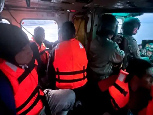 Marina de Guerra y FAP rescatan a cinco tripulantes de una embarcación siniestrada