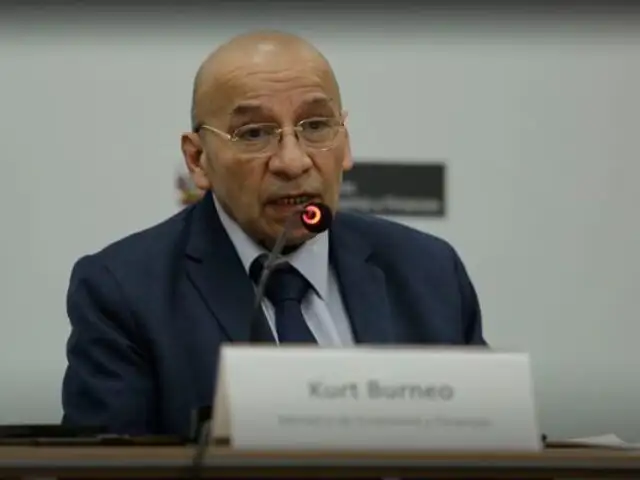 Kurt Burneo asegura que renunciará al MEF “si hay más cosas en las que no está de acuerdo”