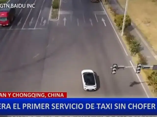 China: lanzan el primer servicio de taxis sin conductor