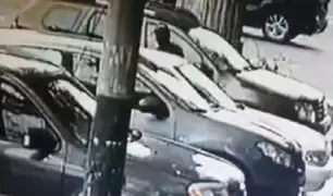 A plena luz del día: pareja  denuncia el robo de su auto mientras almorzaban