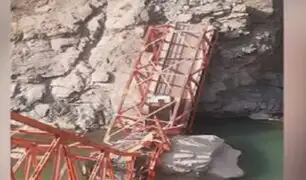 Población quedó aislada: Colapsó millonario puente que fue inaugurado hace un año en Ayacucho
