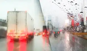 Cuidado al volante: Carreteras y calles amanecen totalmente mojadas por intensa garúa en Lima