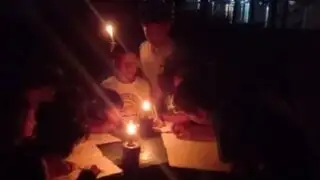 Loreto: niños de Iquitos estudian con mecheros por falta de energía eléctrica