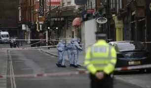 Detienen a un sospechoso: apuñalan a dos policías en el centro de la ciudad de Londres
