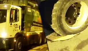 Surquillo: Camión provoca enorme forado y rompe tuberías de agua