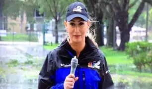 Huracán Ian: Reportera usa un preservativo para proteger su micrófono durante transmisión